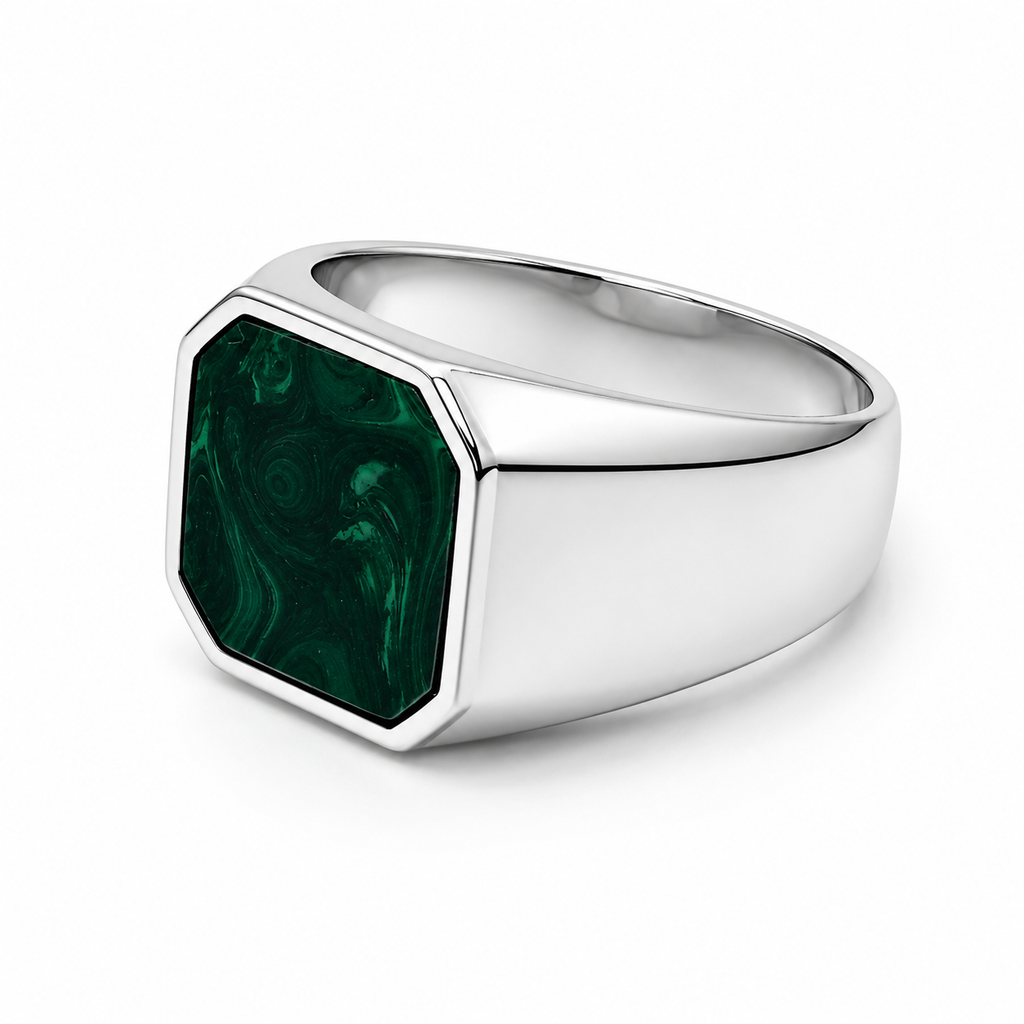 Anillo sello malaquita plata 925, vista lateral mostrando grosor de banda y engaste
