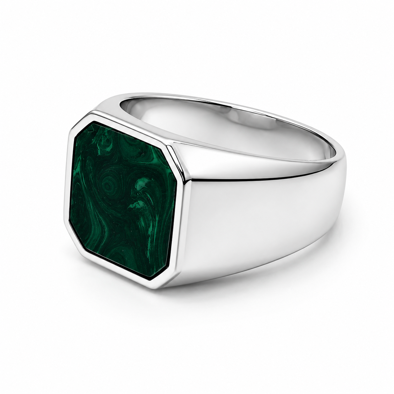 Anillo sello malaquita plata 925, vista lateral mostrando grosor de banda y engaste
