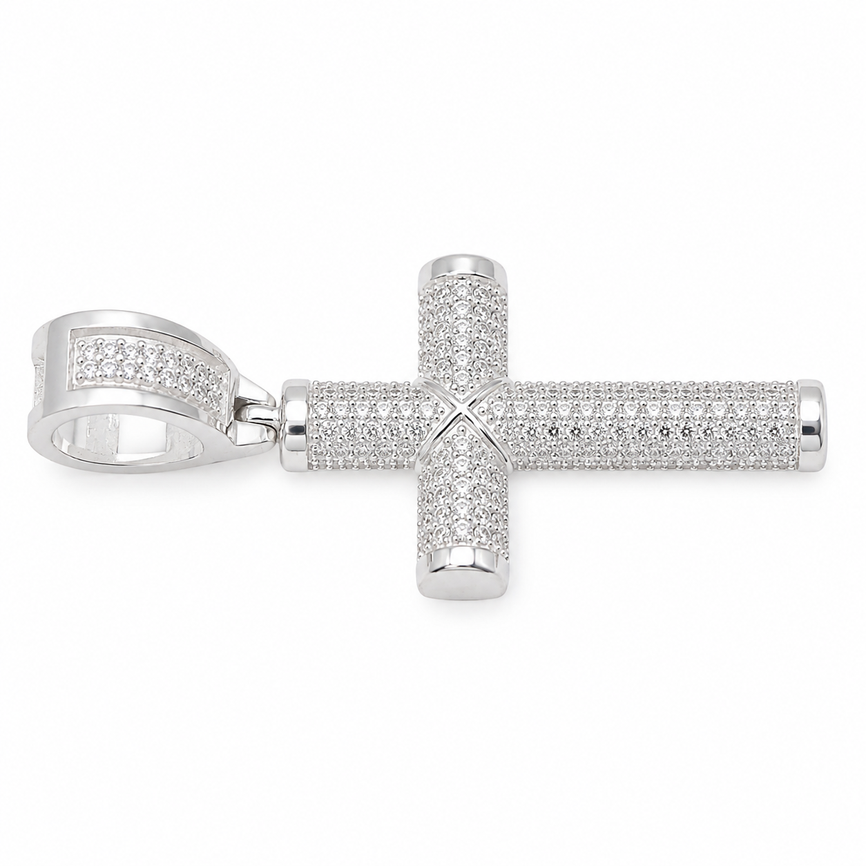 Dije cruz tubular de plata 925 con zirconias pavé, vista lateral con argolla